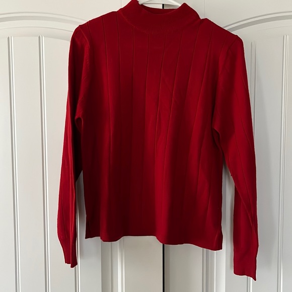 Harvé Benard Red Lnit Sweater Size Medium - Picture 1 of 9